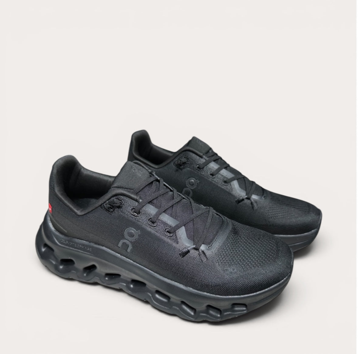 On Cloudtilt Triple Black